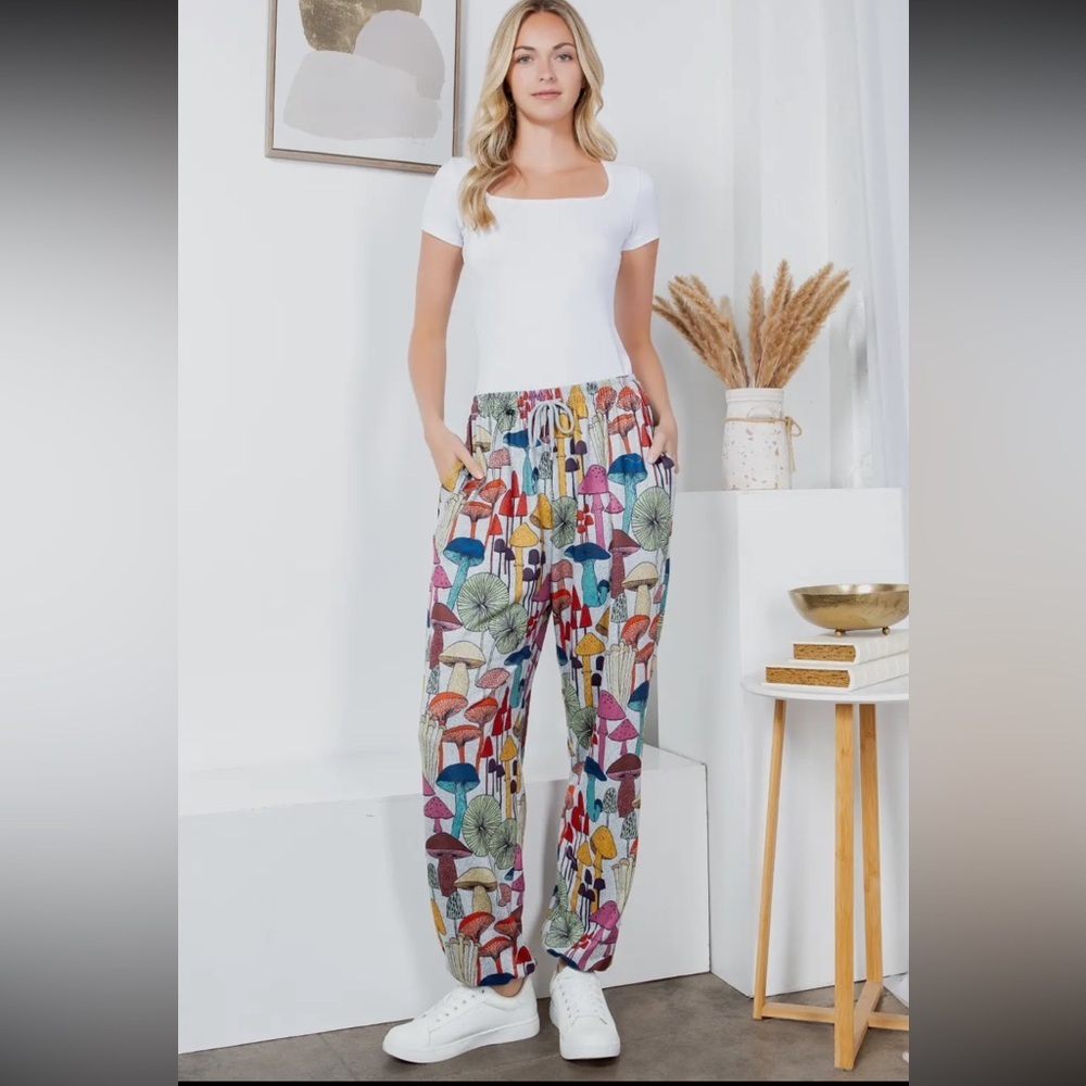 New nwt mushroom Women's Pants joggers soft la soul sz M/L